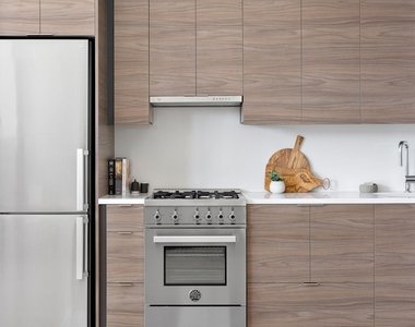 555 West 38th Street - Photo Thumbnail 0