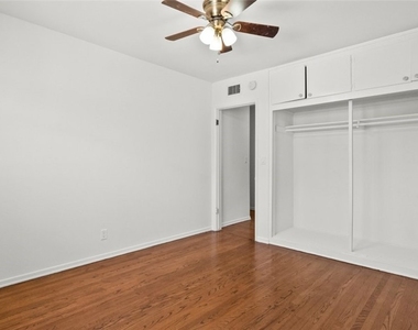 19349 Friar Street - Photo Thumbnail 11