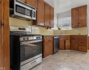 19349 Friar Street - Photo Thumbnail 20