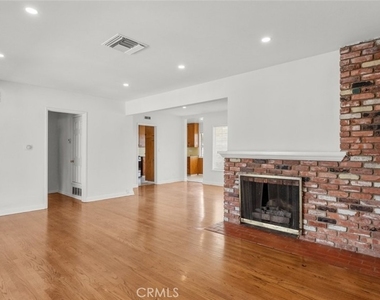 19349 Friar Street - Photo Thumbnail 5