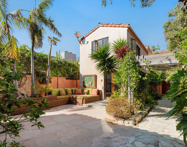 23351 Malibu Colony Road - Photo Thumbnail 2