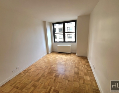 East 49 Street - Photo Thumbnail 0