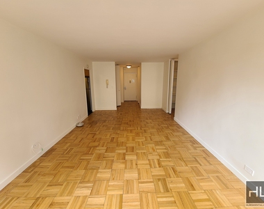 East 49 Street - Photo Thumbnail 1