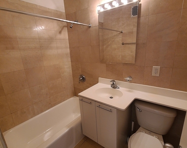 East 49 Street - Photo Thumbnail 5