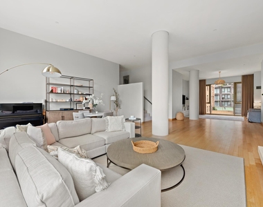 50 Gramercy Park N - Photo Thumbnail 1