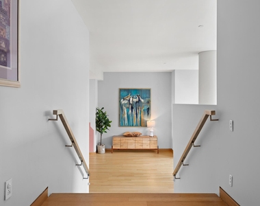 50 Gramercy Park N - Photo Thumbnail 3