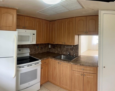 2825 Ne 201st Ter - Photo Thumbnail 0
