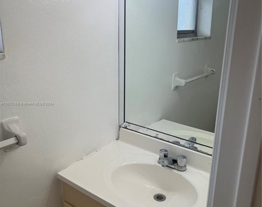2825 Ne 201st Ter - Photo Thumbnail 6