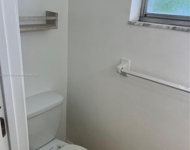 2825 Ne 201st Ter - Photo Thumbnail 5