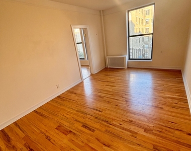 427 Ft Washington Avenue - Photo Thumbnail 4