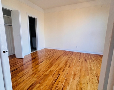 427 Ft Washington Avenue - Photo Thumbnail 3