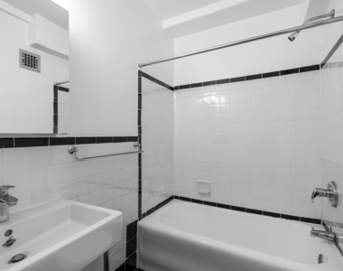 LOW FEE Second Avenue Studio - Photo Thumbnail 2
