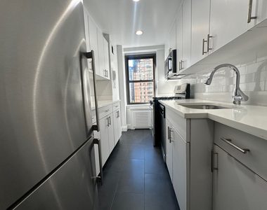 157 East 57th Street - Photo Thumbnail 5