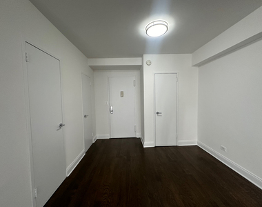 157 East 57th Street - Photo Thumbnail 3