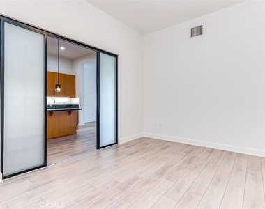 3223 W 6th Street - Photo Thumbnail 8
