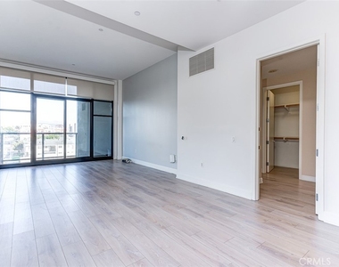 3223 W 6th Street - Photo Thumbnail 7
