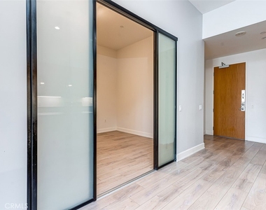3223 W 6th Street - Photo Thumbnail 9