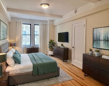 East 68th Street - Photo Thumbnail 9