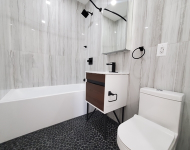 251 West 92nd Street - Photo Thumbnail 2