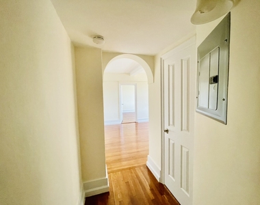 850 Amsterdam Avenue - Photo Thumbnail 4