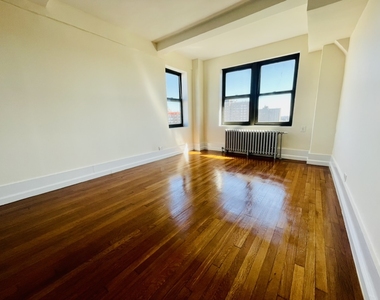 850 Amsterdam Avenue - Photo Thumbnail 2