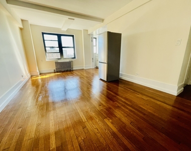 850 Amsterdam Avenue - Photo Thumbnail 3