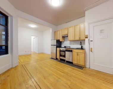 West 51 Street - Photo Thumbnail 0