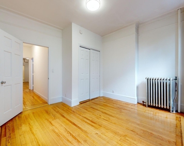 West 51 Street - Photo Thumbnail 2