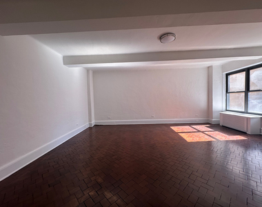 160 West 73rd Street - Photo Thumbnail 2