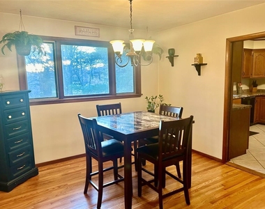 208 Airborne Avenue - Photo Thumbnail 8