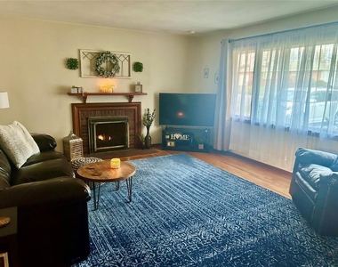 208 Airborne Avenue - Photo Thumbnail 3