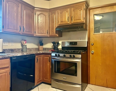 208 Airborne Avenue - Photo Thumbnail 7