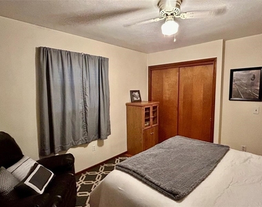 208 Airborne Avenue - Photo Thumbnail 12