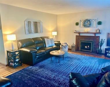 208 Airborne Avenue - Photo Thumbnail 4