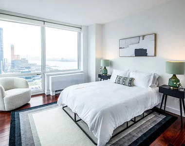 620 West 42nd Street - Photo Thumbnail 2