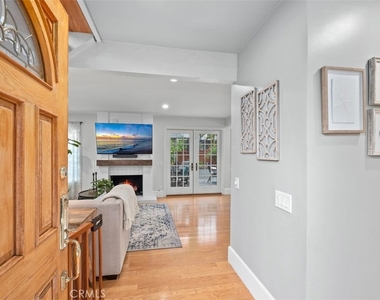 3386 Calle La Veta - Photo Thumbnail 4
