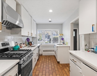 369 Island Avenue - Photo Thumbnail 3