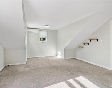 369 Island Avenue - Photo Thumbnail 14