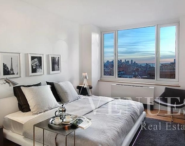 W 42nd St #7f - Photo Thumbnail 1