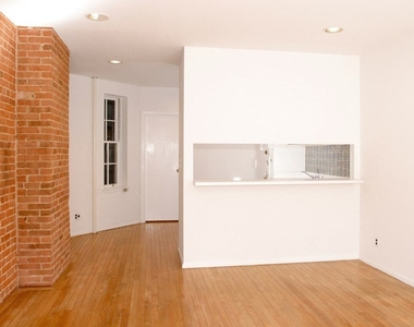 East 81st Street - Photo Thumbnail 0
