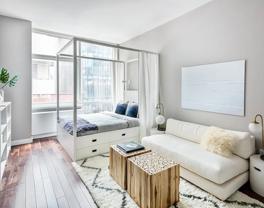West 28th, Chelsea - Photo Thumbnail 0