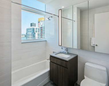West 28th, Chelsea - Photo Thumbnail 2