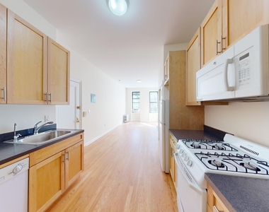East 89th Street - Photo Thumbnail 2