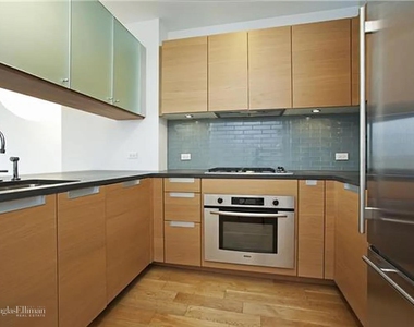 310 W 52nd St - Photo Thumbnail 0