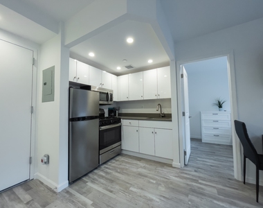433 West 53rd Street - Photo Thumbnail 1