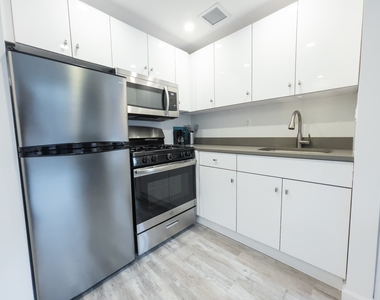 433 West 53rd Street - Photo Thumbnail 2