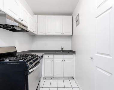 East 36th Street - Photo Thumbnail 4