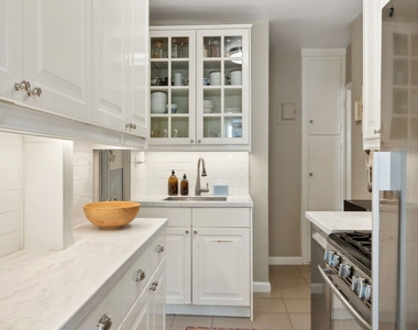 2600 Henry Hudson Pkwy - Photo Thumbnail 5