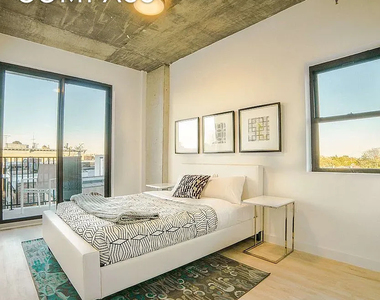 293 Hawthorne St - Photo Thumbnail 3
