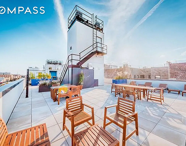 293 Hawthorne St - Photo Thumbnail 7